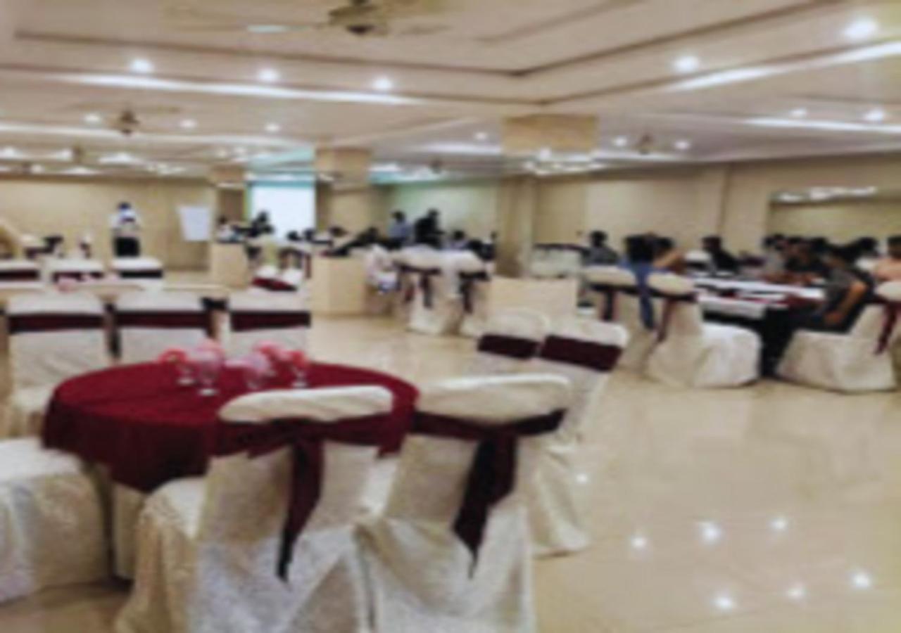 Hotel Day In Emporium Lahore Ngoại thất bức ảnh