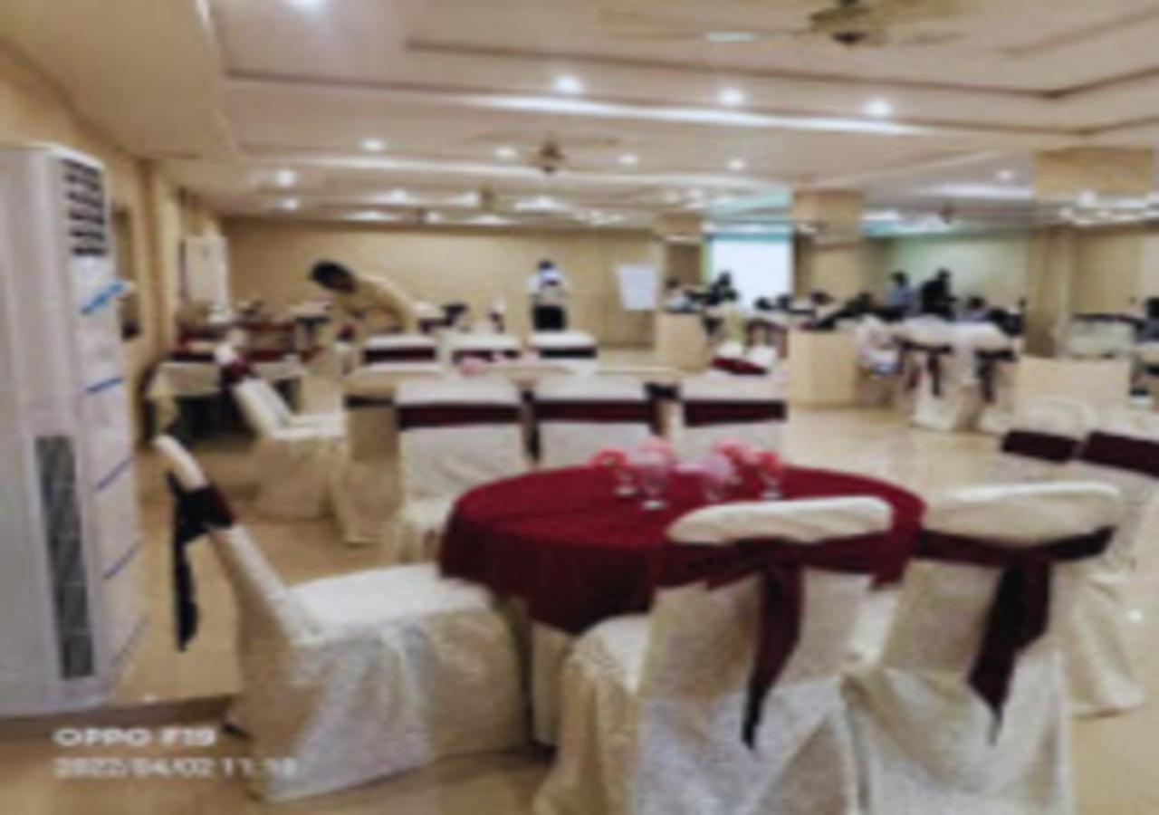 Hotel Day In Emporium Lahore Ngoại thất bức ảnh