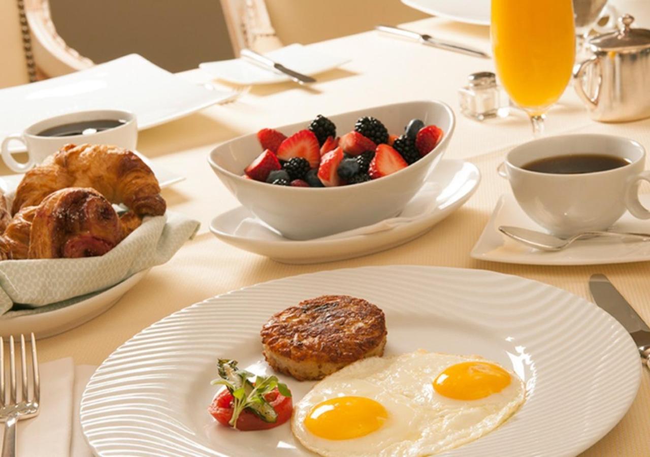 Hotel Day In Emporium Lahore Ngoại thất bức ảnh