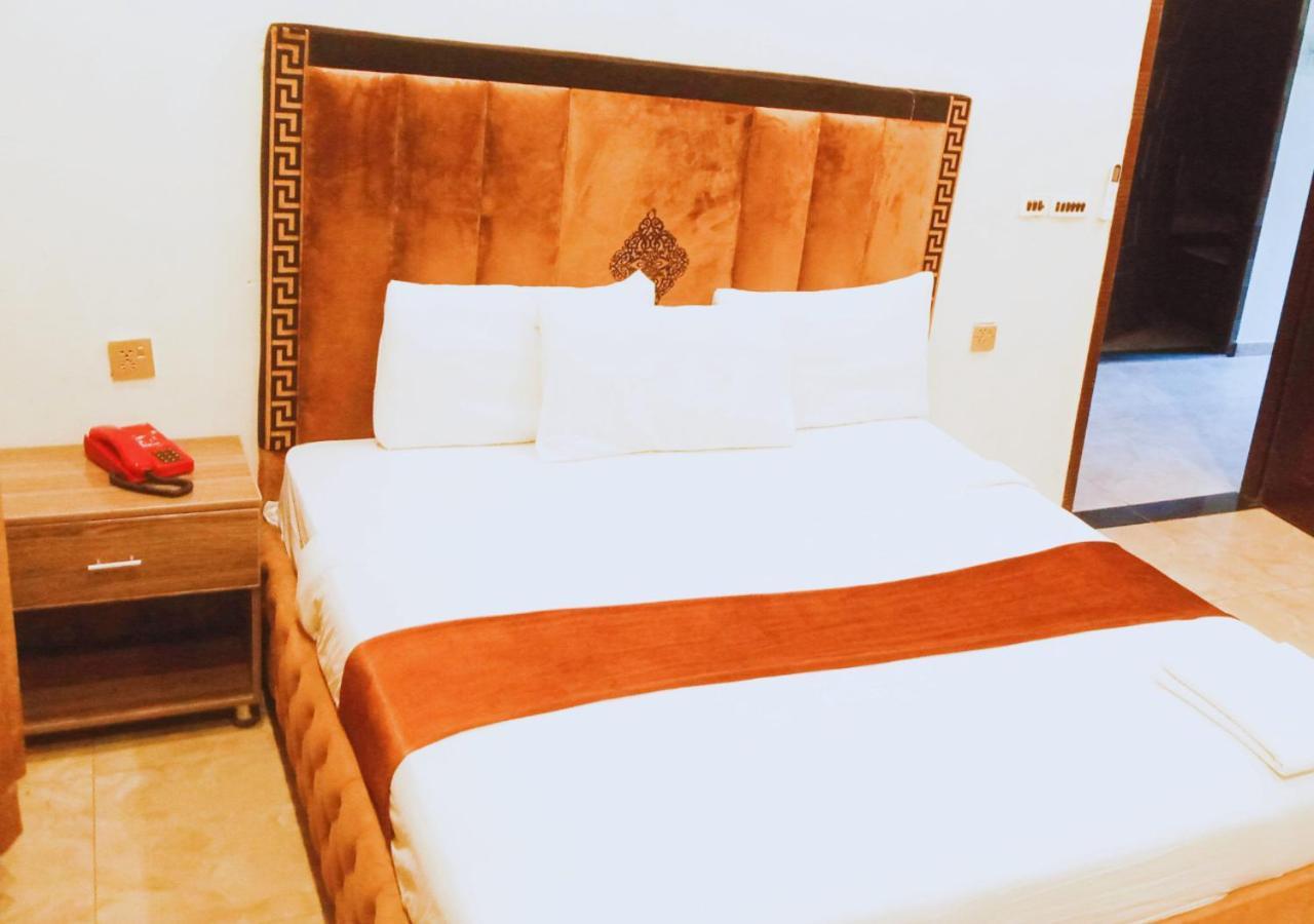 Hotel Day In Emporium Lahore Ngoại thất bức ảnh