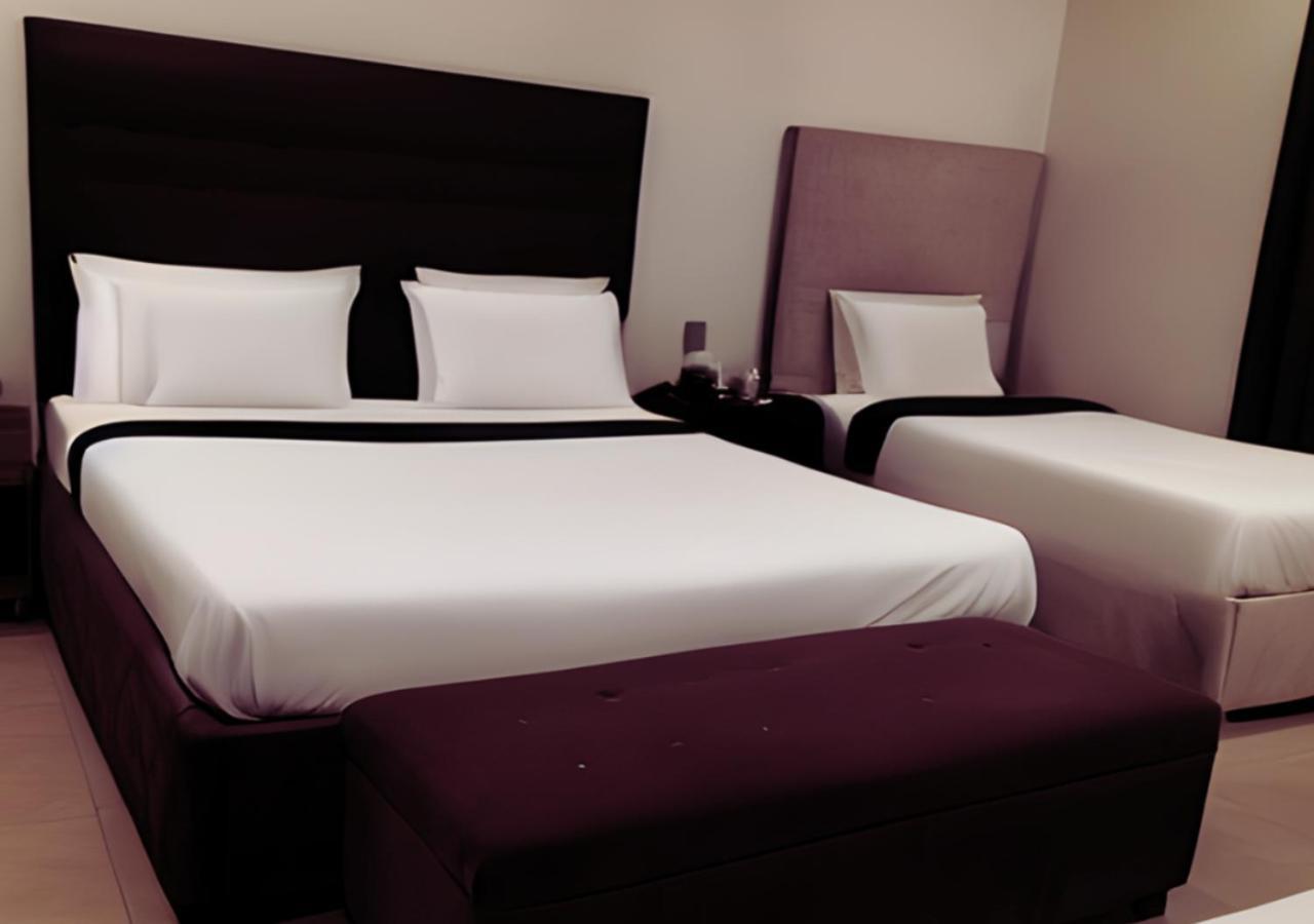 Hotel Day In Emporium Lahore Ngoại thất bức ảnh