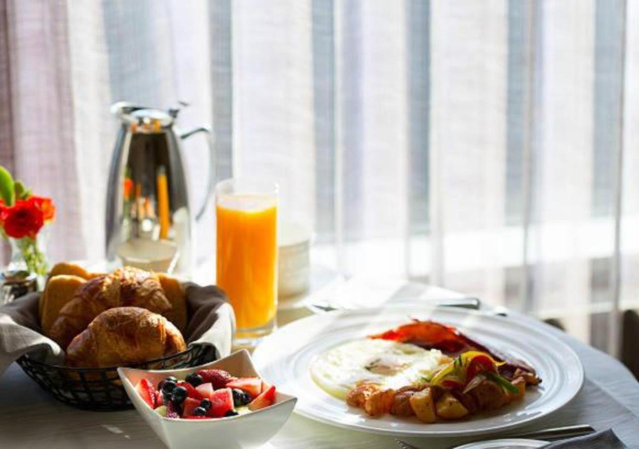 Hotel Day In Emporium Lahore Ngoại thất bức ảnh